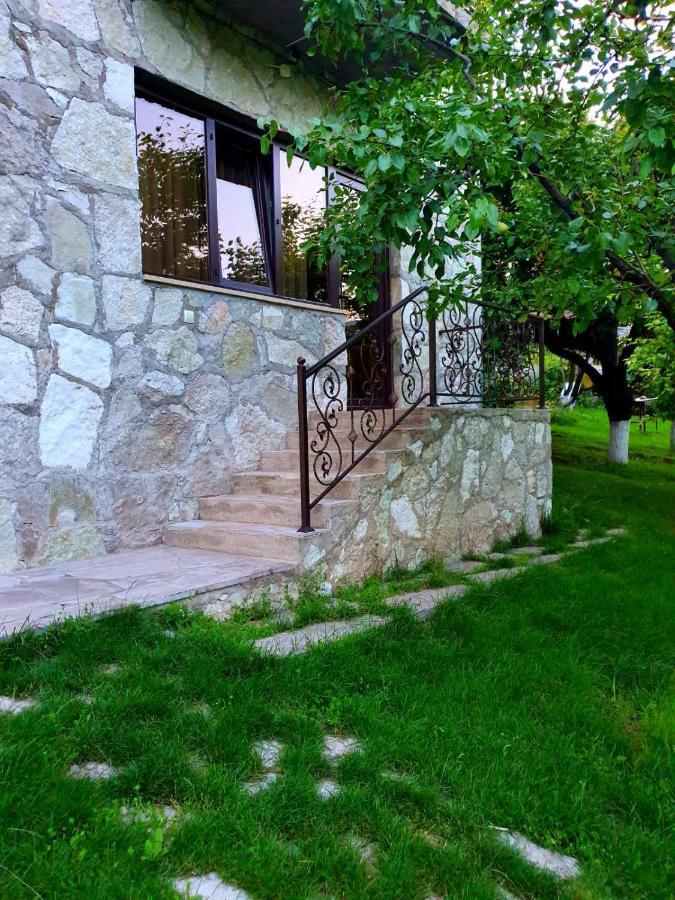 Guest House Ijevan'S Garden エクステリア 写真