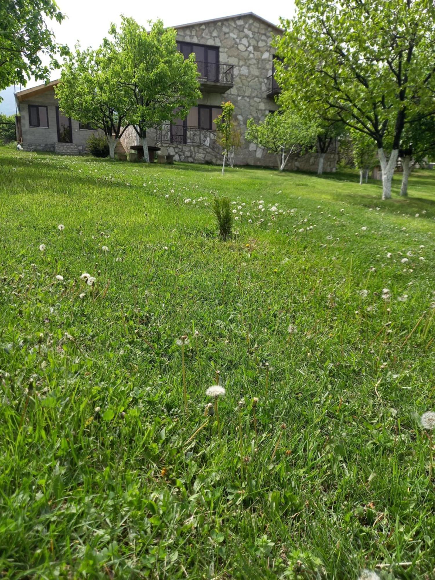 Guest House Ijevan'S Garden エクステリア 写真